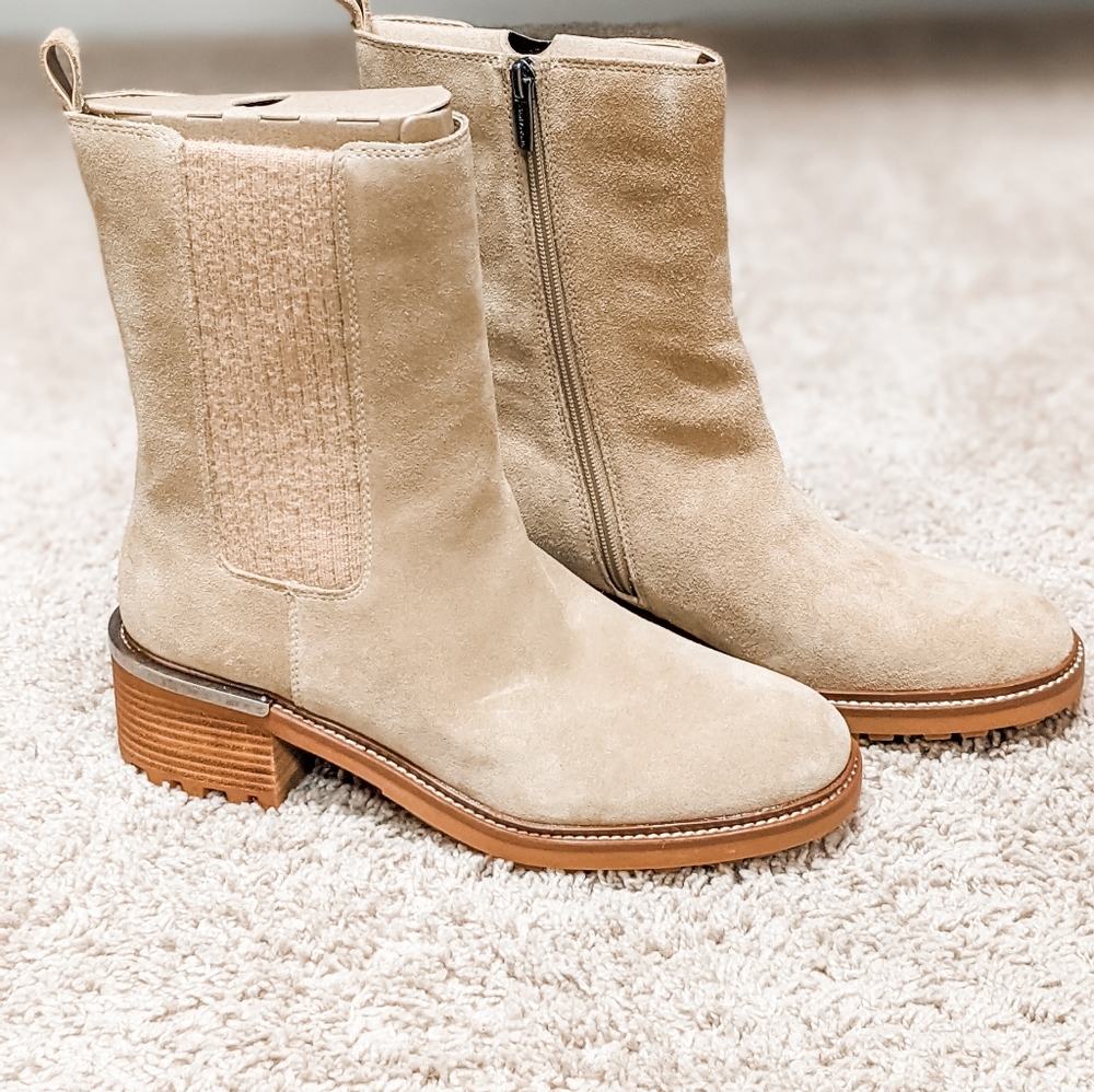 Vince Camuto Kourtley boot in tortilla suede (brand new)